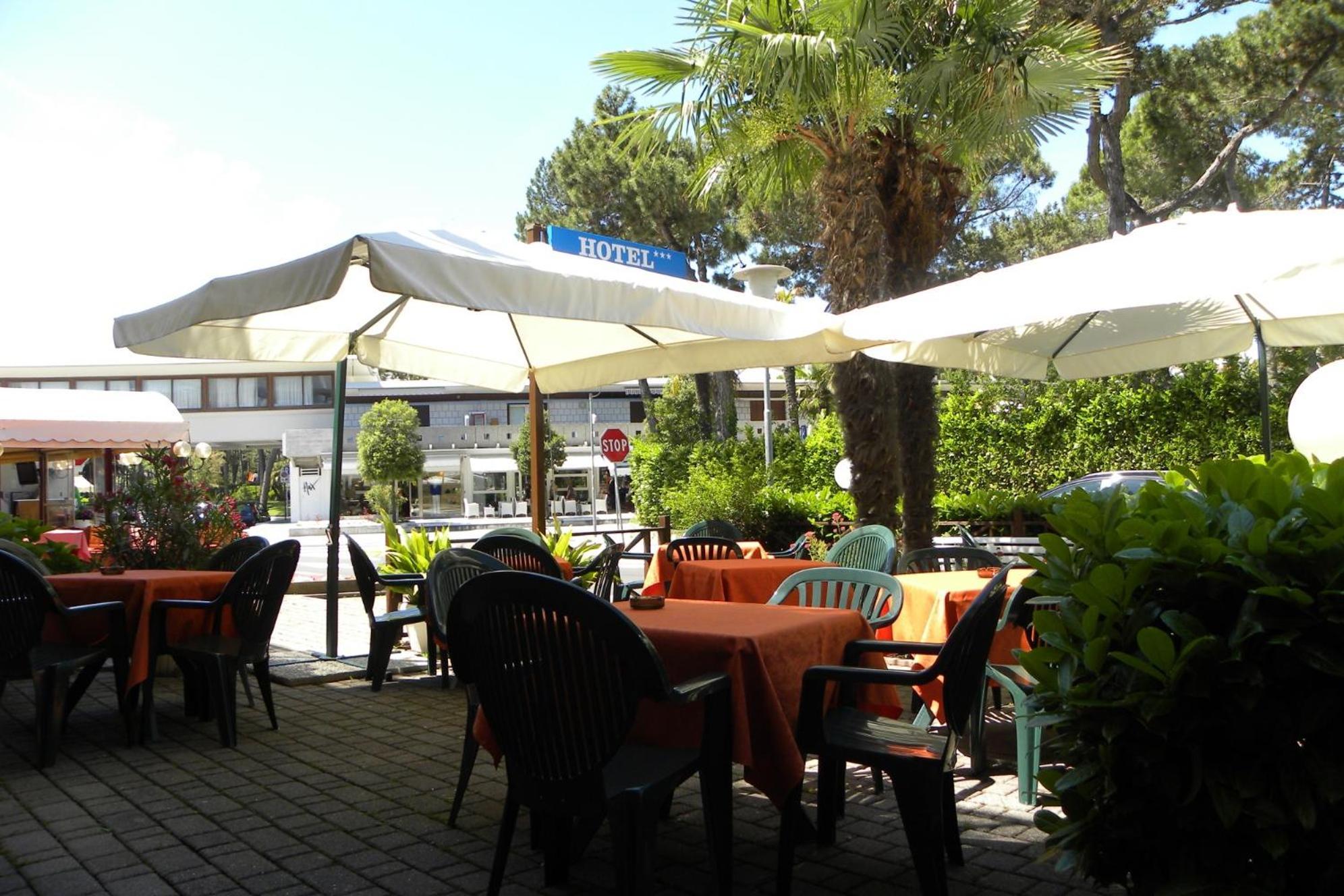 Hotel Santa Cruz Lignano Sabbiadoro Ngoại thất bức ảnh