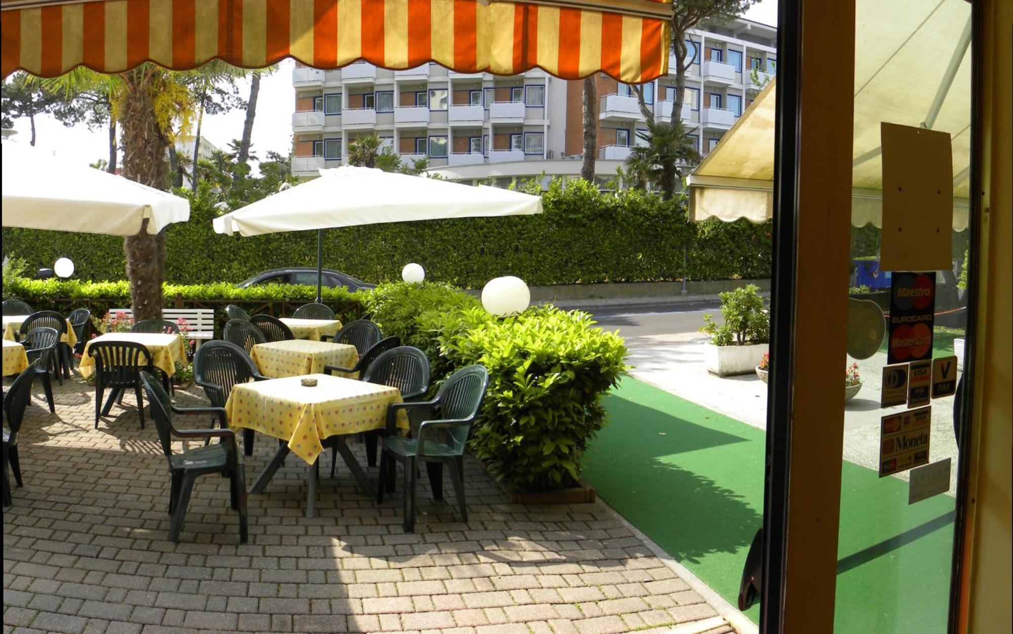 Hotel Santa Cruz Lignano Sabbiadoro Ngoại thất bức ảnh